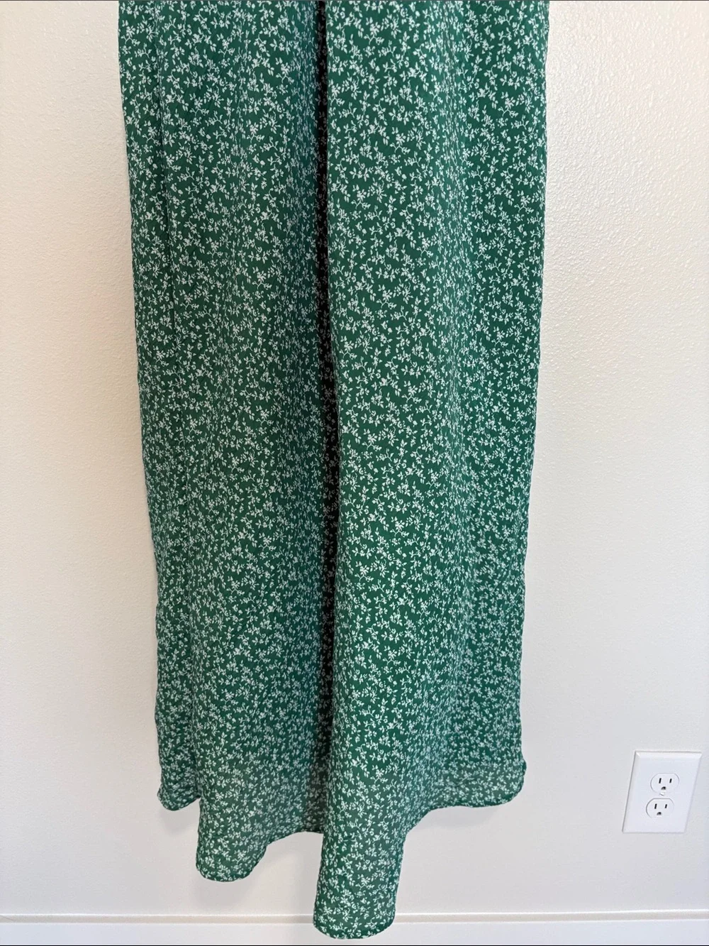Abercrombie & Fitch Tall Ditsy Floral Pleated Woven V-Neck Column Maxi Dress Med
